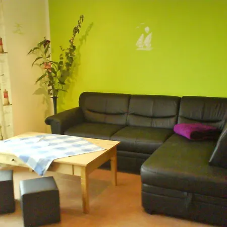 Im Reihenhaus Petermann 5 *