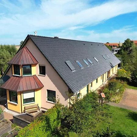 Im Reihenhaus Petermann 5 Neuhof (Rugen)