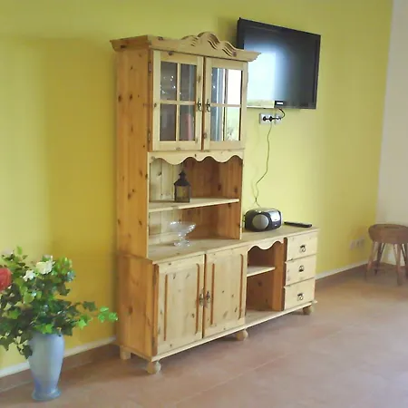 Im Reihenhaus Petermann 5 Neuhof (Rugen)